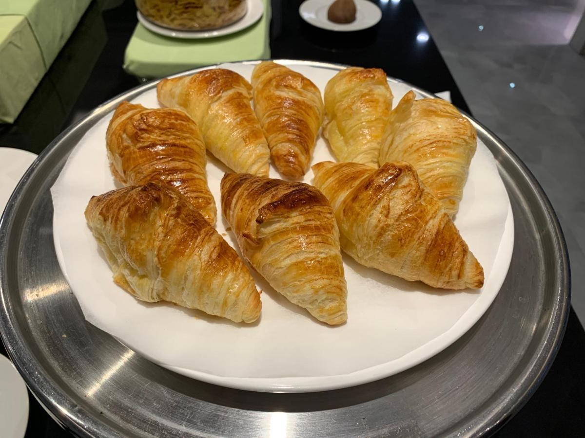 Thana Wisut Hotel Bangkok Kültér fotó